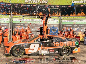 *Preorder* Chase Elliott 2024 Hooters / Texas 4/14/24 Race Win 1:64 Nascar Diecast Chase Elliott, Nascar Diecast, 2024 Nascar Diecast, 1:64 Scale Diecast,