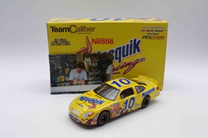 ** With Picture of Driver Autographing Diecast ** Jeff Green Autographed 2001 Nestle Nesquik 1:24 Team Caliber Owners Series Diecast ** With Picture of Driver Autographing Diecast ** Jeff Green Autographed 2001 Nestle Nesquik 1:24 Team Caliber Owners Series Diecast