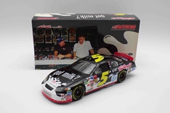 ** With Picture of Driver Autographing Diecast ** Terry Labonte Autographed 2003 Kellogg's / Got Milk? 1:24 Nascar Diecast ** With Picture of Driver Autographing Diecast ** Terry Labonte Autographed 2003 Kellogg's / Got Milk? 1:24 Nascar Diecast